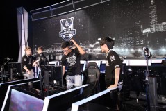 S15总决赛首日：LPL战队BLG和TES力克强敌，展现夺冠热门实力